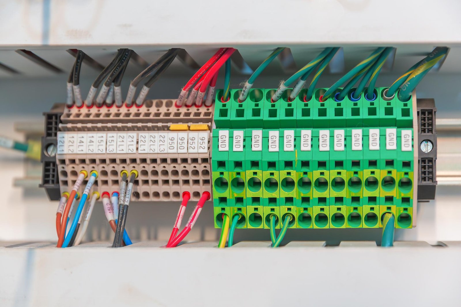 Industrial control cabinet wiring