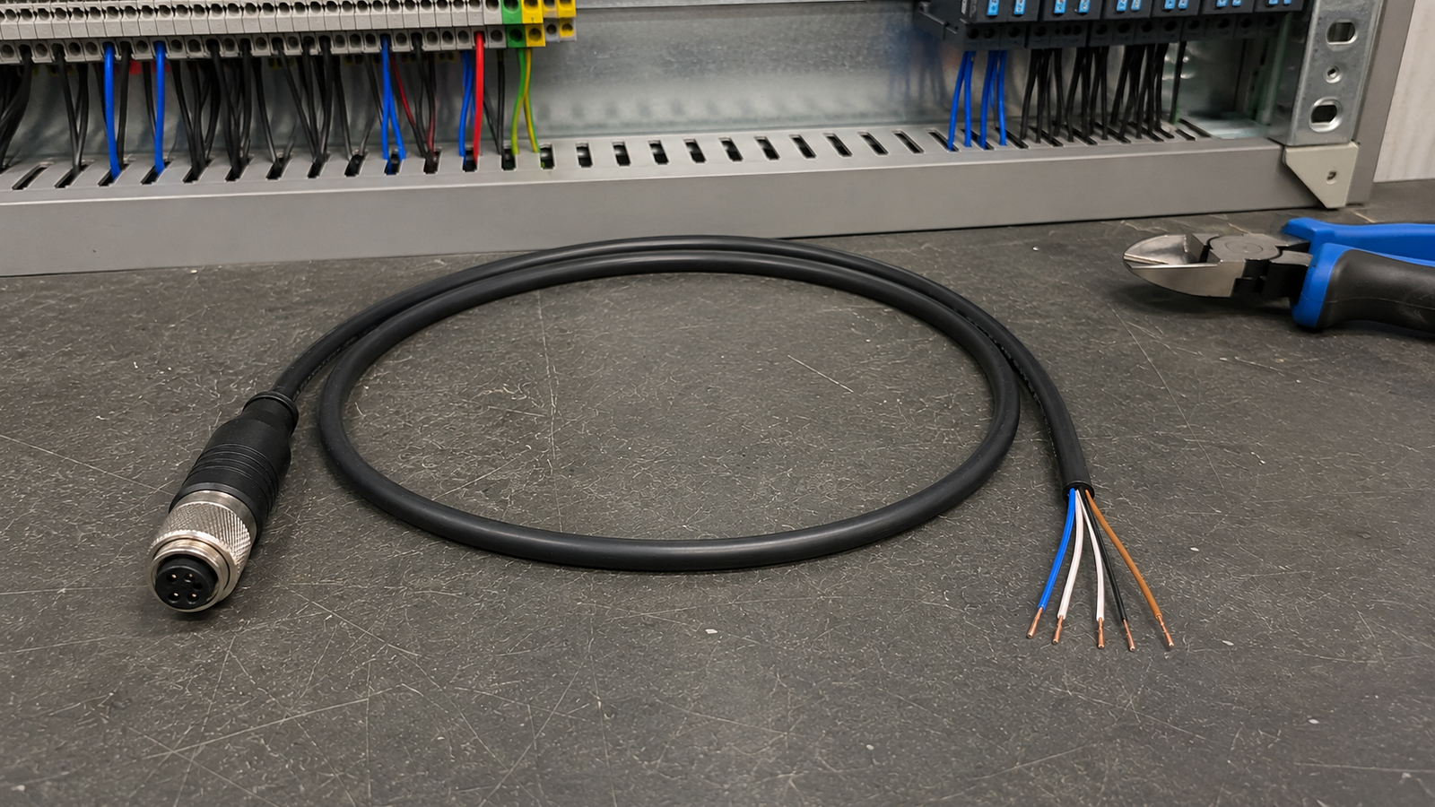 M12 sensor cable with open-wire tail